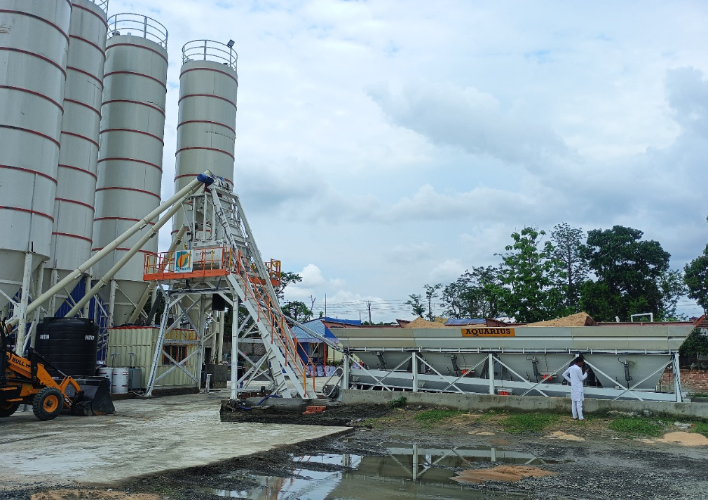 Aquarius 37 ZX Electric Boom Pump working at Firstchoice Readymix, West Bengal