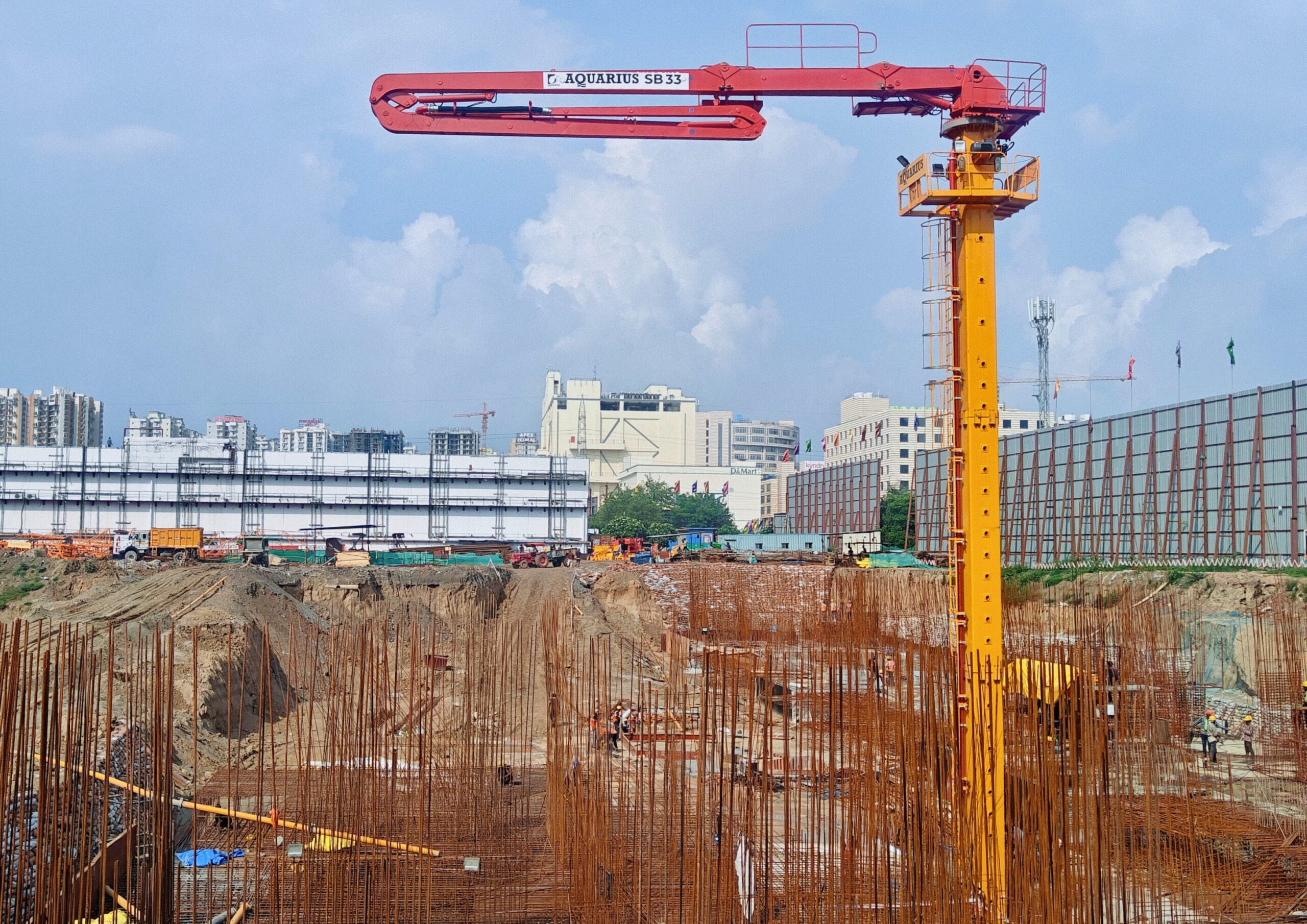 Aquarius SB 33 BOOM PLACER working at KPC PROJECTS LTD, Greater Noida.